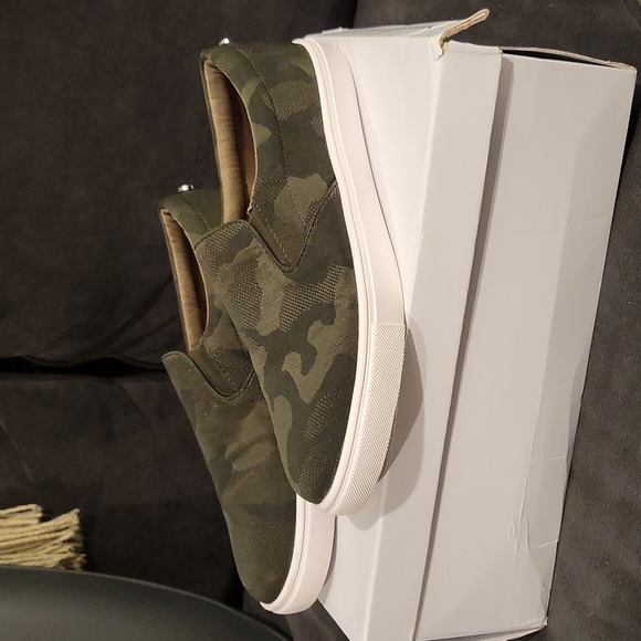 Steve Madden Slip-on Sneaker - Picture 3 of 8
